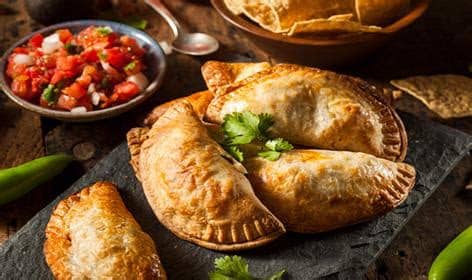 Empanada Austral (chilenisch-argentinischer Geschmack). Gefüllte Teigpastete. (Vorerst nur in Zürich)